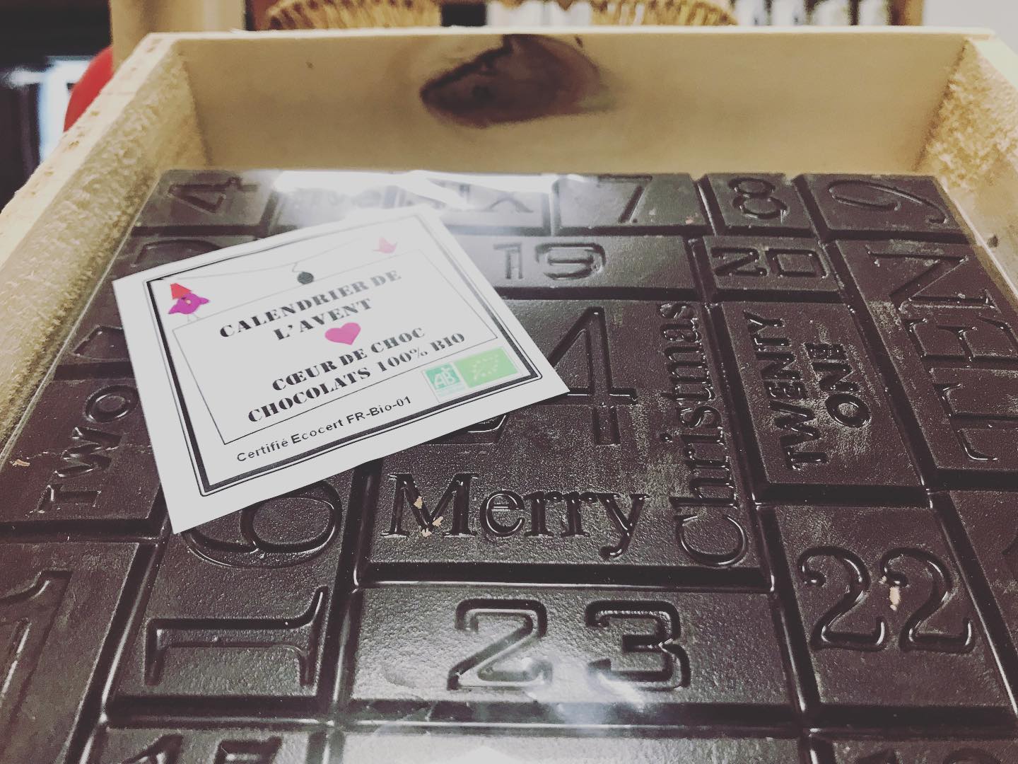 Les Calendriers de l’avent sont arrivés ! Pour les gourmands et pour les faire patienter, voici le calendrier minimaliste de coeur de choc, existe en choco noir ou chocolat au lait . #calendrierdelavent #noel2022 #chocolatdenoel #chrismas #icantwait #coeurdechoc #lebioenvrac
