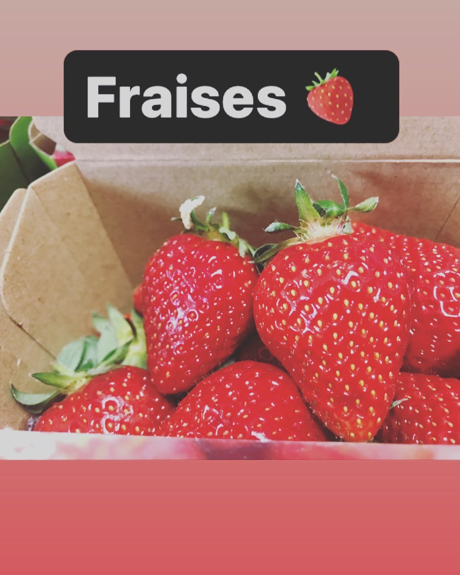 La saison des fraises 🍓 est ouverte ! Bon week-end, Julie et Gloria #fraise #fruitdesaison #barquettedefraises #lebioenvrac