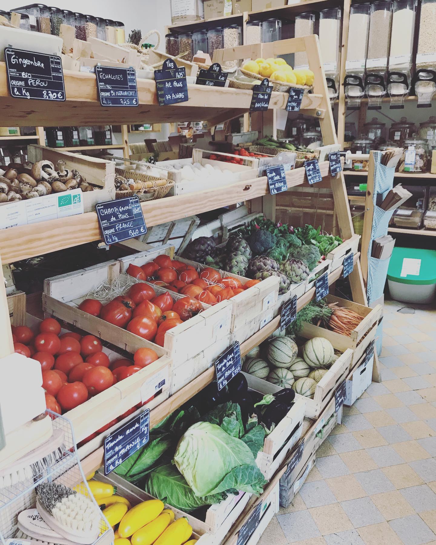 Youpi c’est l’été dans notre épicerie ! Grand choix de légumes de saison ! #legumesdesaison #epicerievracindépendante #maraichagebio #epiceriebio #primeurbio #lebioenvrac #boisleroi